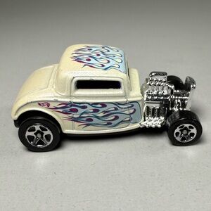 Hot Wheels 1932 Ford White Flames Die-Cast 1:64